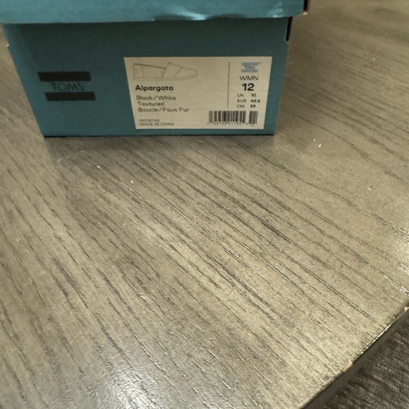 NWT Women’s size 12 Toms shoes - Picture 4 of 4